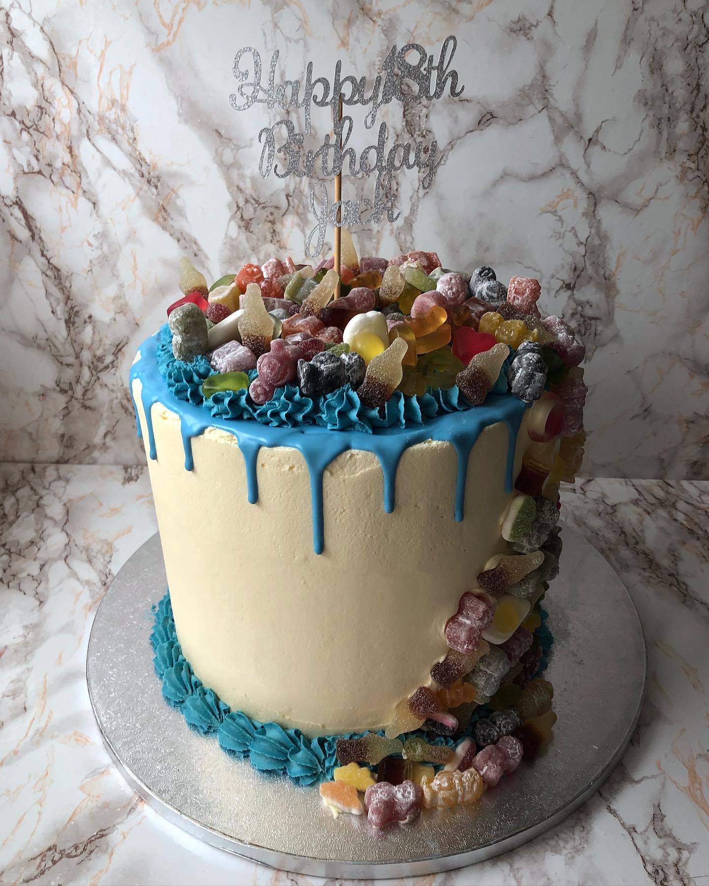 Premium Photo | Bright birthday cake with chocolate